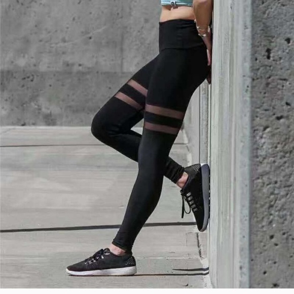 🦋NWT-BLACK FITNESS LEGGINGS- MEDIUM - Picture 1 of 7